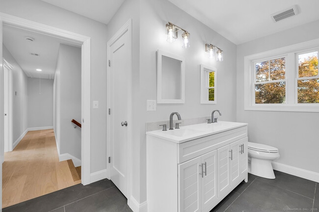 Building Photo - 197 Vesper St