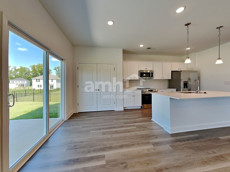 Building Photo - 6050 Rosemore Ln