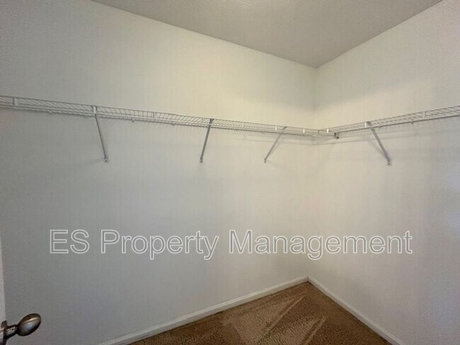 Building Photo - 5363 Shamus Dr