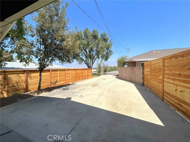 Building Photo - 238 E Sunset Dr N