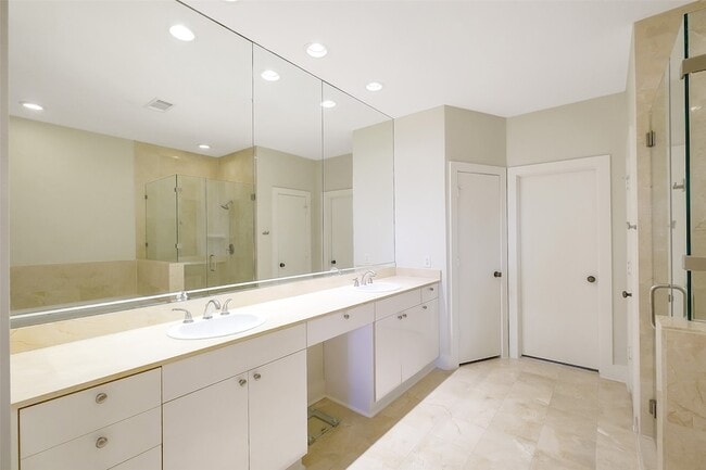 Building Photo - 2437 South Blvd