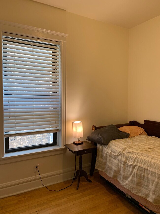 Building Photo - 1427 W Berwyn Ave