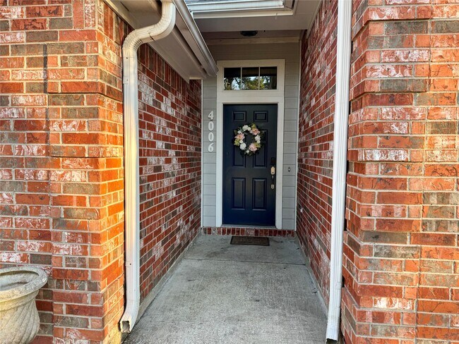 Building Photo - 4006 Hunnington Dr