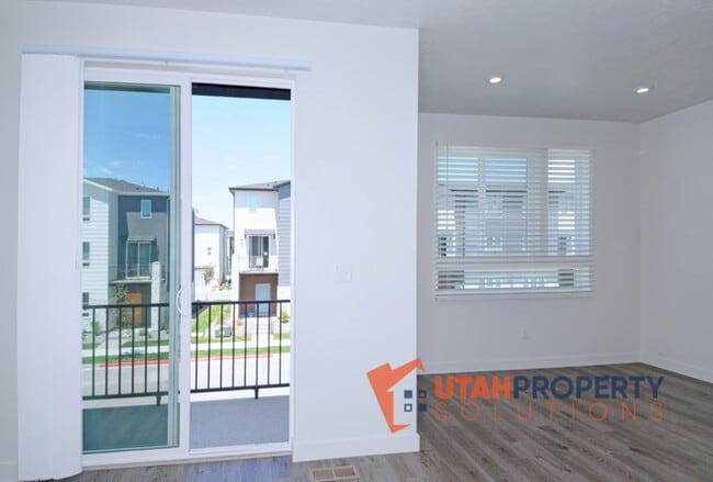 Building Photo - 1026 W 430 S