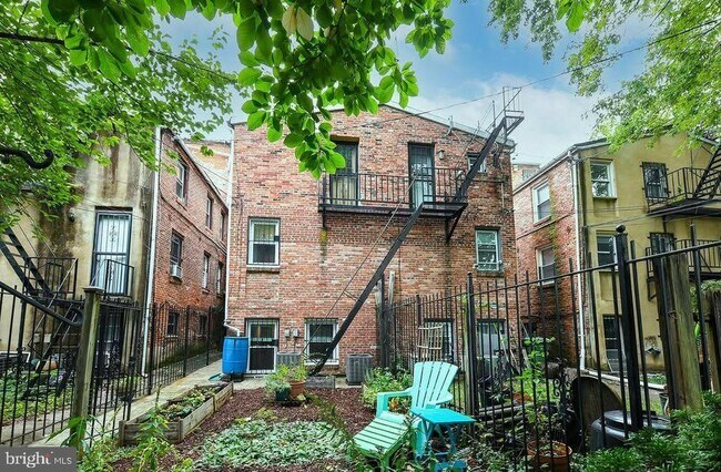 Building Photo - 1317 Hollins St