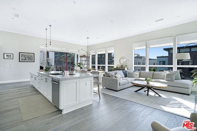 Building Photo - 5827 Meadowlark Pl