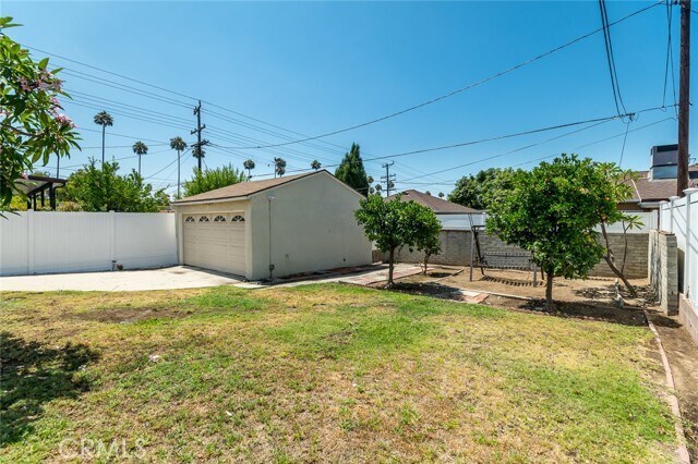 Building Photo - 1648 W Kenneth Rd
