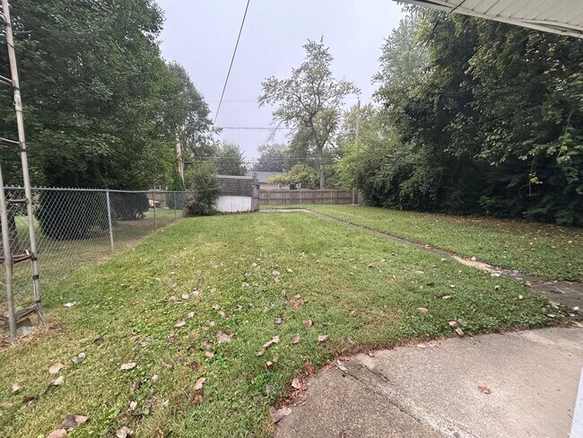 Building Photo - 3 Bedroom 1 Bathroom house Available Now!