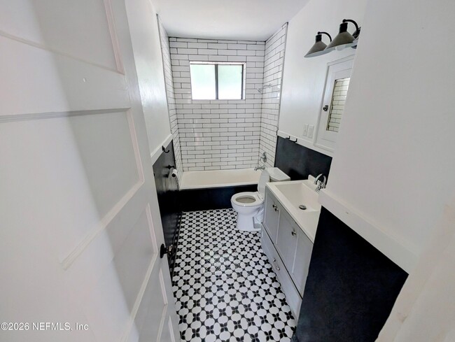 Building Photo - 2701 Myra St