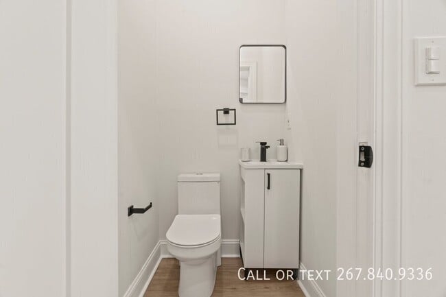 Building Photo - 2921 W Oxford St