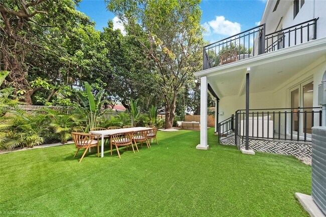 Building Photo - 871 NE 81st St