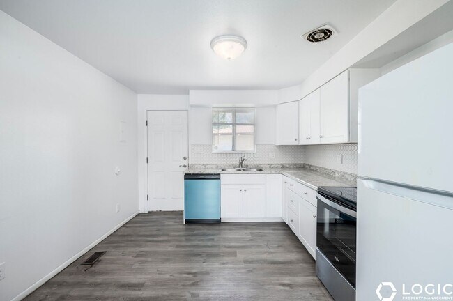 Building Photo - 266 N 300 W