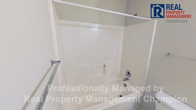 Building Photo - 3 Bedroom Townhome near Monkey Junction