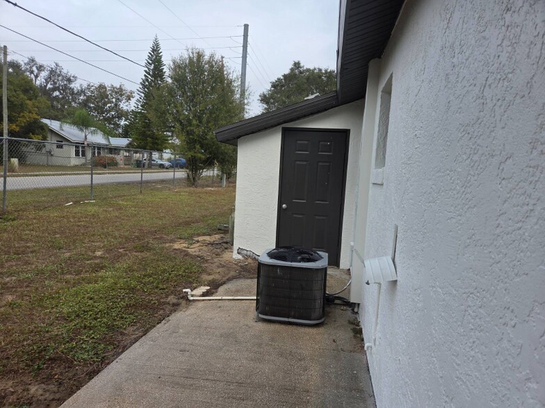 Building Photo - 449 Las Palmas Cir