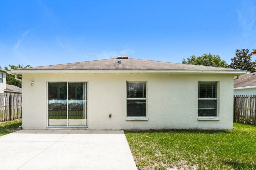 Building Photo - 18114 Cypress Bay Pkwy
