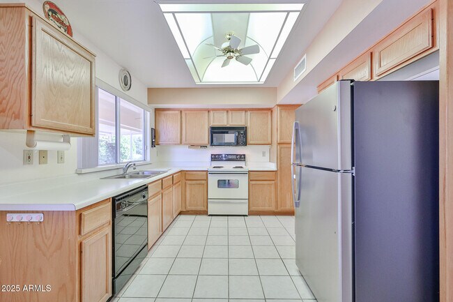 Building Photo - 14518 W Heritage Dr