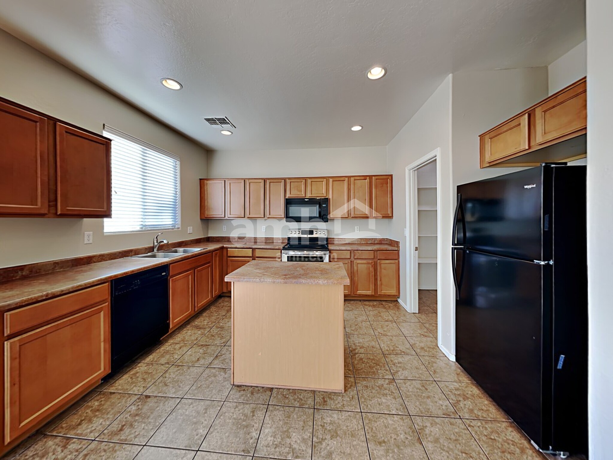 Building Photo - 6911 W Irwin Ave