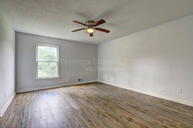 Building Photo - 212 Clarkdell Dr