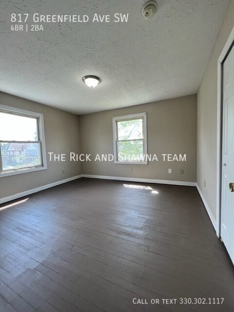 Building Photo - Large 4 bedroom home for rent with 2 baths...
