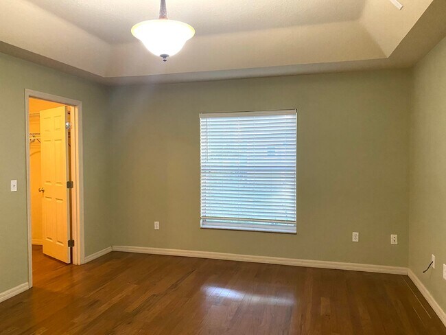 Building Photo - 3/2 Rental With Large Fenced Backyard