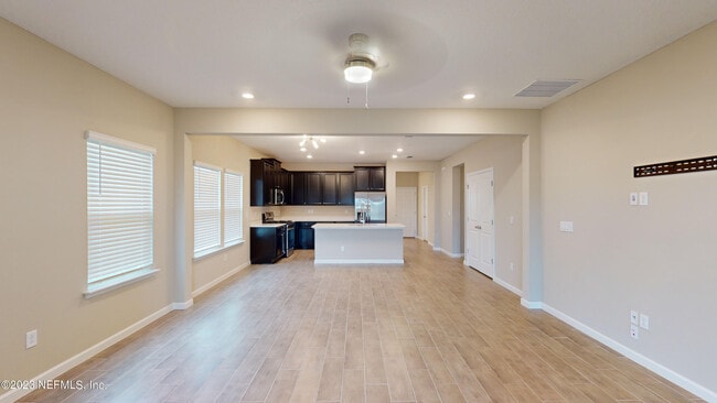 Building Photo - 3965 Cloverdale Ct