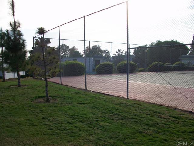 Building Photo - 1640 Maple Dr