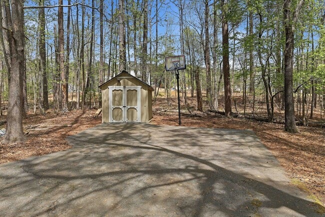 Building Photo - Private Home on 6 acres in Whitewater Schools!