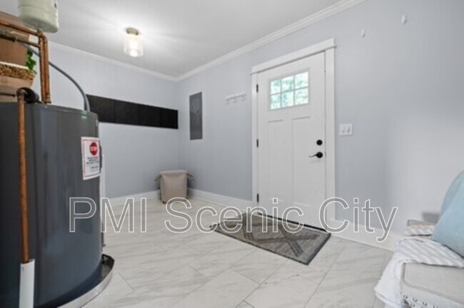 Building Photo - 3813 Pennsylvania Ave