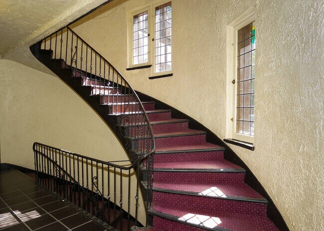 Lobby Area - Schenley Arms (Historic)