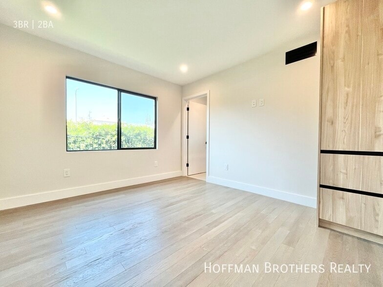 Building Photo - 1444 S Crescent Heights Blvd