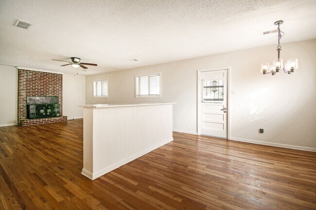 Building Photo - Newly Renovated 3BR/1B home in Whitehaven