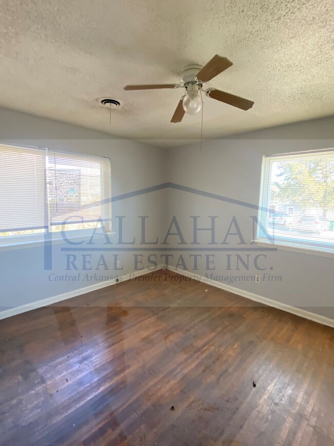 Building Photo - 2 Bedroom Duplex in NLR