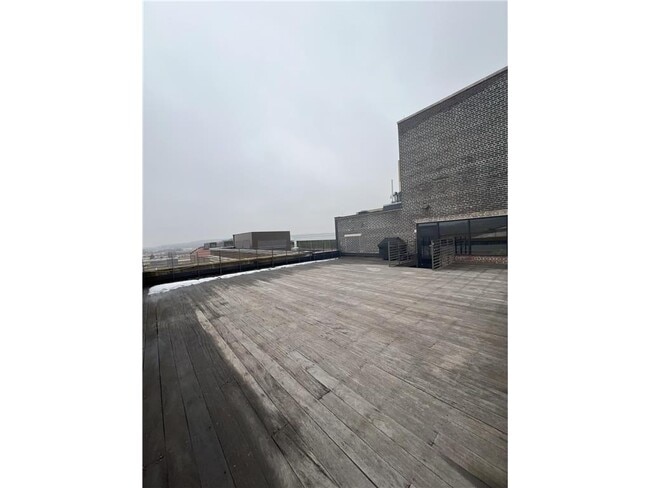 Building Photo - 214 4th St E