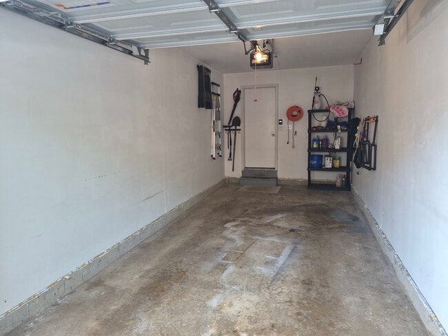 Building Photo - 453 Village Creek Dr