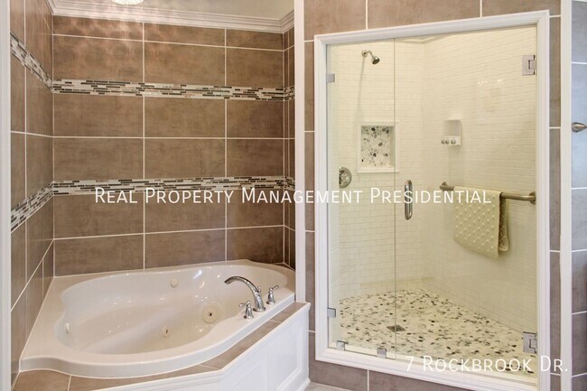 Building Photo - 7 Rockbrook Dr