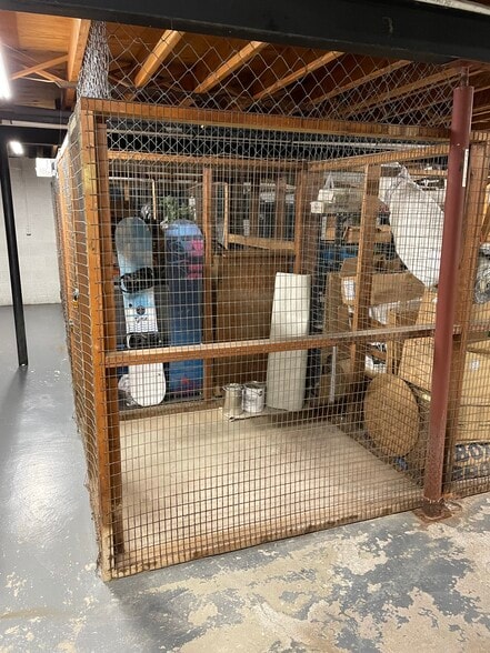 Building Photo - 810 Plate St