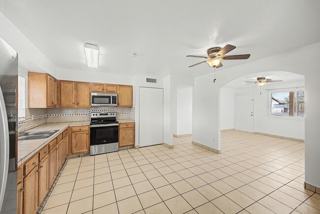 Building Photo - 3 bedroom home!
