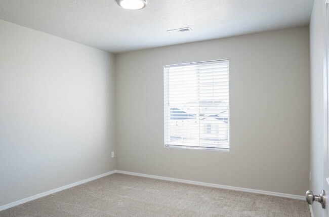 Building Photo - 1036 Magic Mill Ave