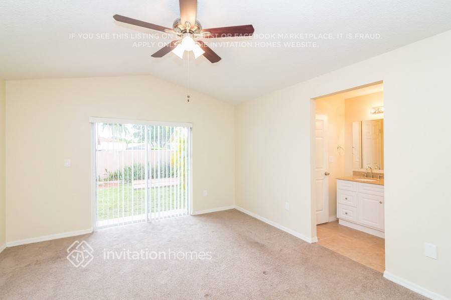 Building Photo - 1906 SW 123rd Ave