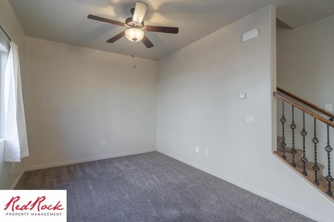 Building Photo - 3 Bedroom Townhome in Buena Vista Community