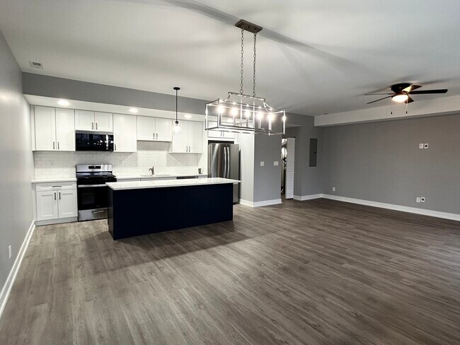 Building Photo - 1420 8th St