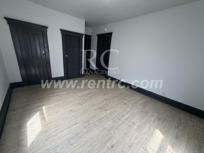 Building Photo - 11 Kentucky-