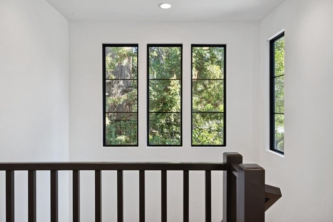 Building Photo - Luxurious Modern Single Family Home in West Menlo Park Available Now!