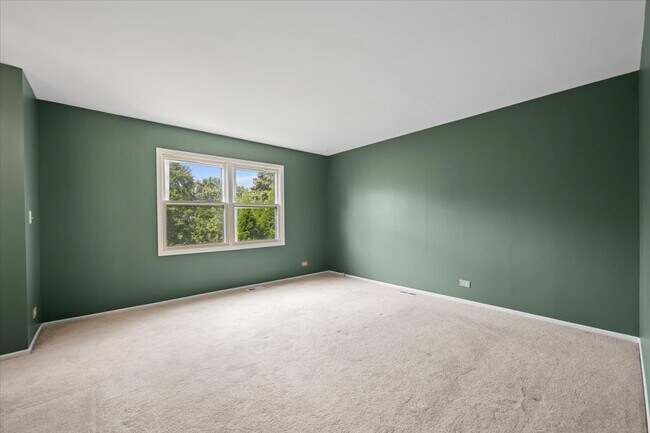 Building Photo - 371 Larchmont Ct