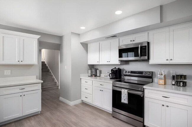 Building Photo - 5747 N 48th Ln