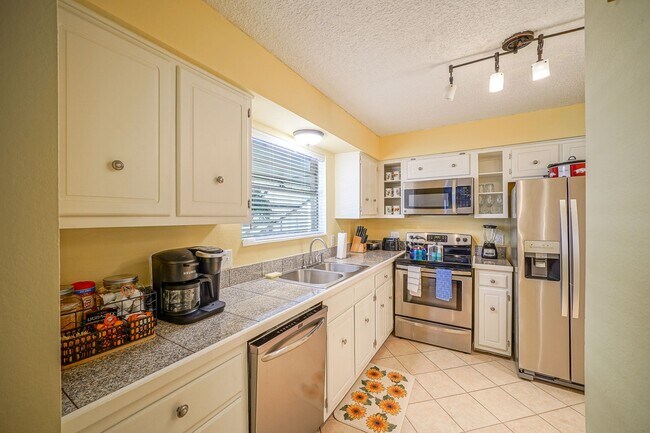 Building Photo - 125 Carl Dr