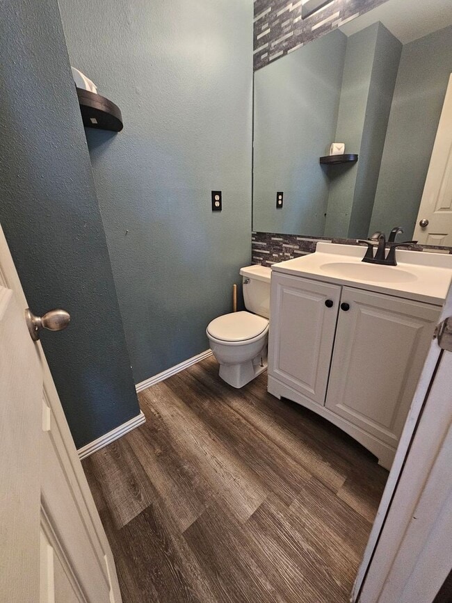 Building Photo - Beautiful West Side Condo