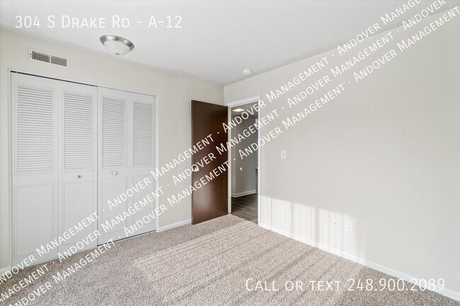 Building Photo - 304 S Drake Rd