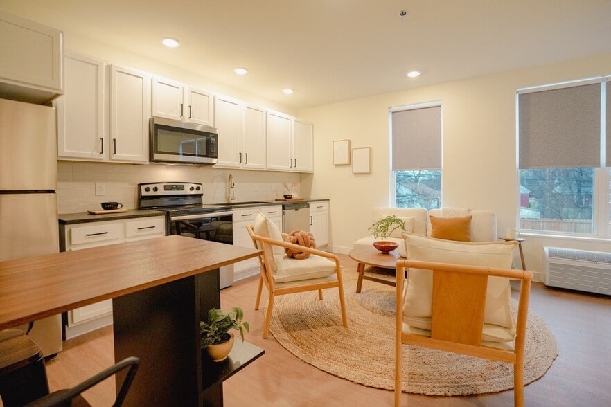 Interior Photo - 476 Taylor Apartments