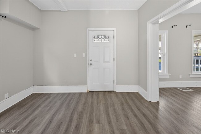 Building Photo - 1566 Winchester Ave